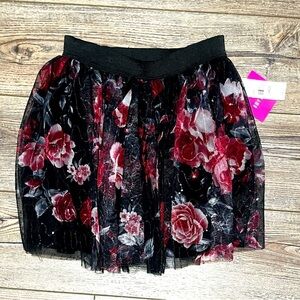 Nwt  Amy Byer large floral mini skirt